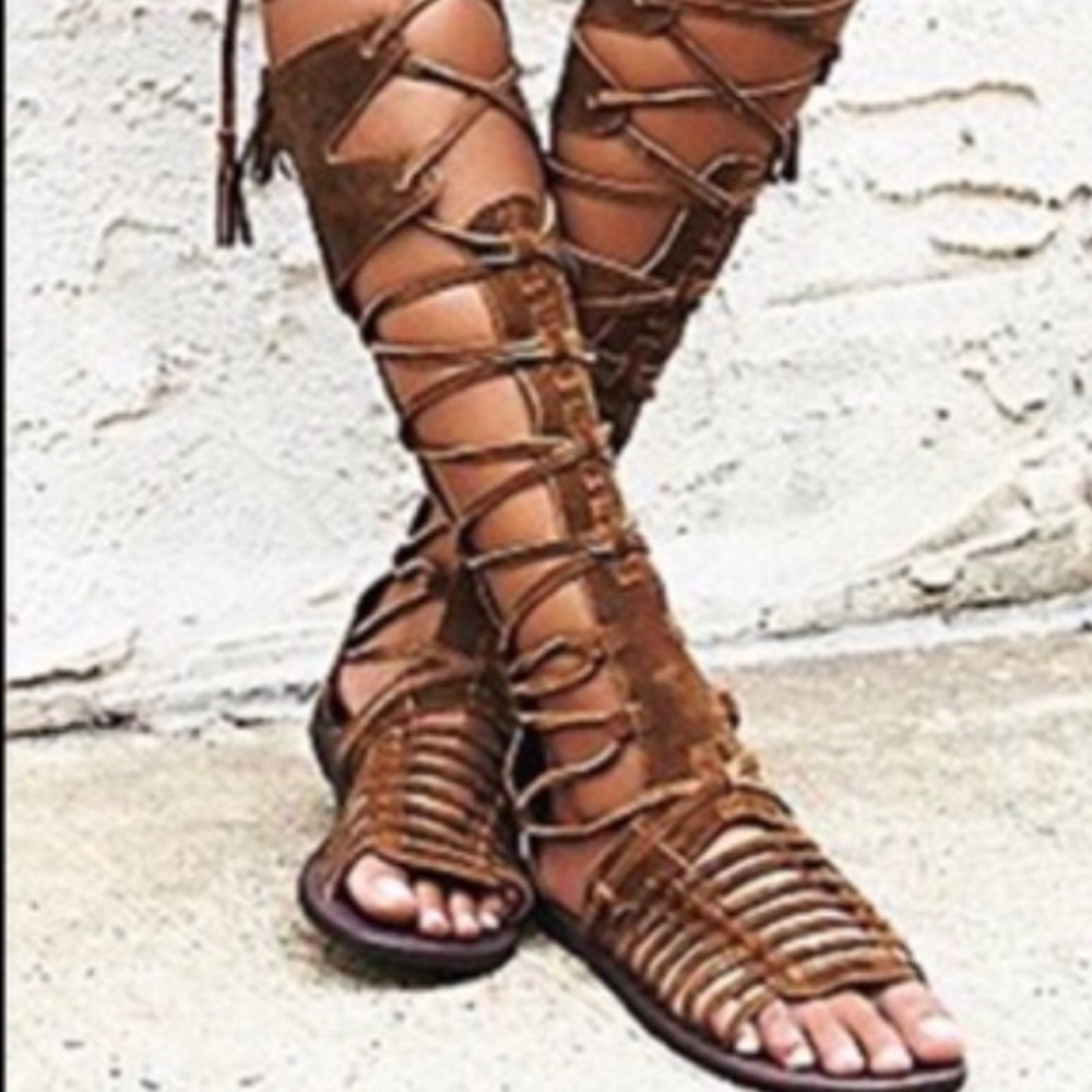 Trendy FREE PEOPLE  gladiator sandals